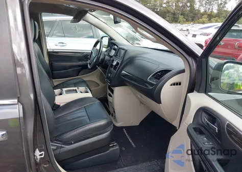 2016 Chrysler Town & Country Touring z USA, uszkodzony, nr VIN 2C4RC1BG3GR166480